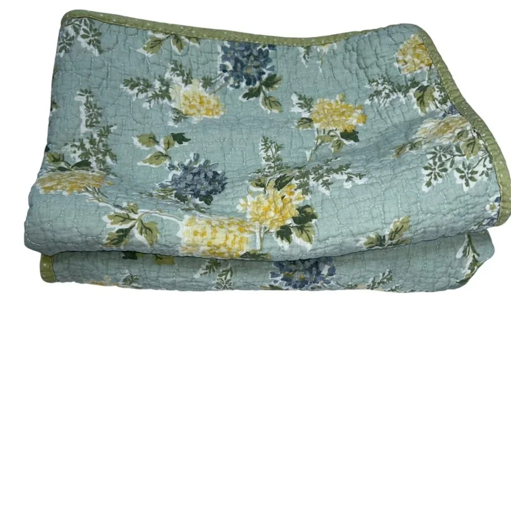 Laura Ashley floral quilted PAIR 2 standard pillow shams excellent condition